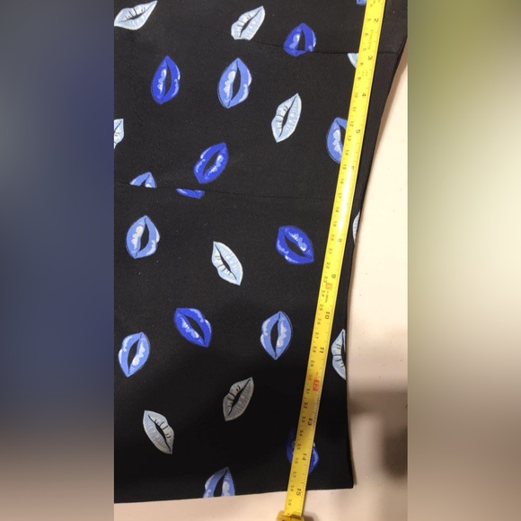 Size Small | Zara | Lip Print Mini Skirt - Picture 3 of 16